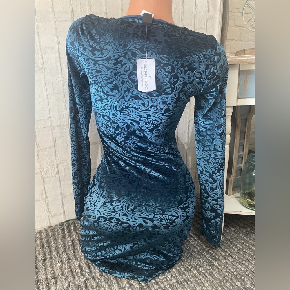 Windsor Women’s Blue Velvet Pattern Lined Mini Dress Sz M NWT! - Picture 2 of 2